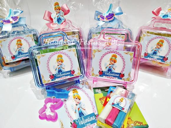 Maleta com Kit para Colorir e Brincar  Tema Cinderela