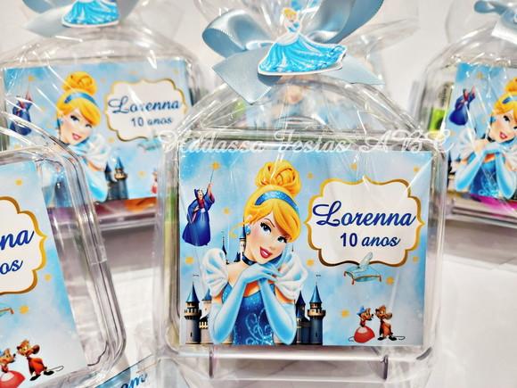 Maleta com Kit para Colorir e Brincar Tema Cinderela