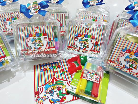 Maleta com Kit para Colorir e Brincar  Tema Circo