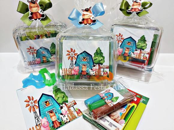 Maleta com Kit para Colorir e Brincar Tema Fazendinha