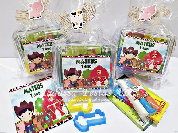 Maleta com Kit para Colorir  e Brincar Tema Fazendinha