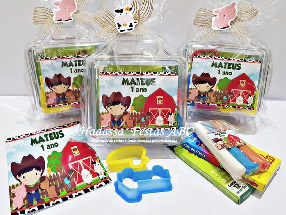 Maleta com Kit para Colorir  e Brincar Tema Fazendinha