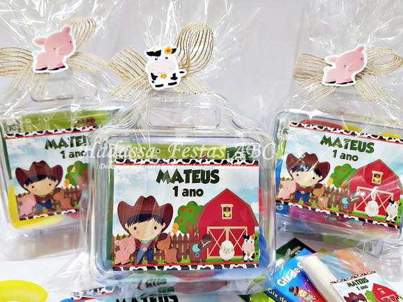 Maleta com Kit para Colorir  e Brincar Tema Fazendinha