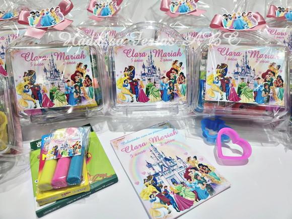 Maleta com Kit para Colorir Tema Princesas