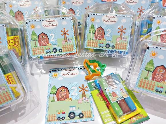 Maleta Personalizada com Kit para Colorir e Massinha