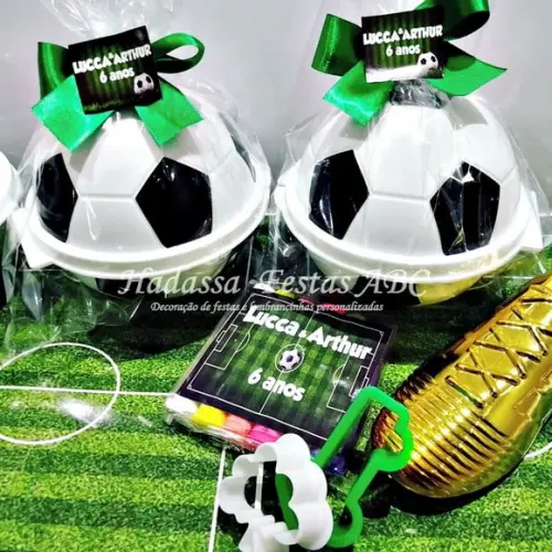 Bola de Futebol com Massinha e Cortadores