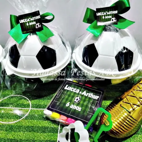 Bola de Futebol com Massinha e Cortadores