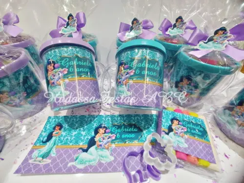 Caneca Acrílica com Kit Massinha Jasmine