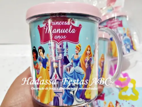 Caneca Acrílica com Kit Massinha Tema Princesas