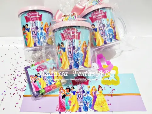 Caneca Acrílica com Kit Massinha Tema Princesas