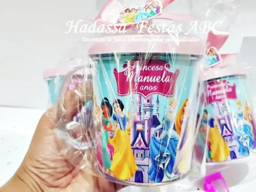 Caneca Acrílica com Kit Massinha Tema Princesas
