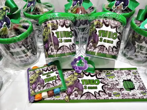 Caneca de Acrílico Personalizada com Kit Massinha Tema Hulk