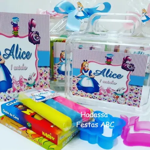 Maleta personalizada com Kit para colorir  e brincar tema Alice n