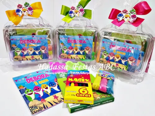 Maleta personalizada com Kit para colorir e brincar tema  Baby Shark