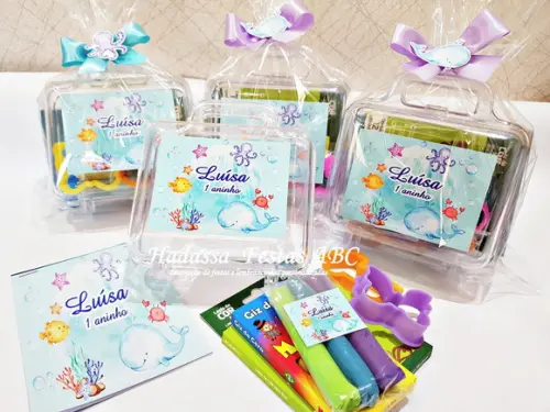 Maleta com Kit para colorir e brincar  fundo do mar aquarela