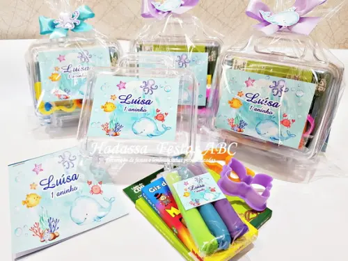 Maleta com Kit para colorir e brincar  fundo do mar aquarela