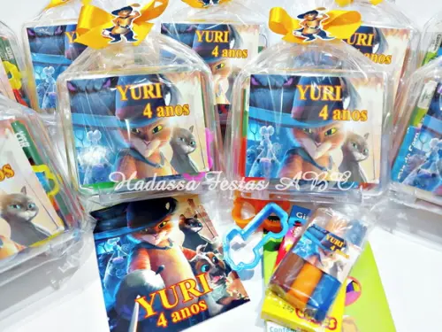 Maleta com Kit para Colorir  tema Gato de Botas