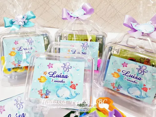 Maleta com Kit para colorir e brincar  fundo do mar aquarela