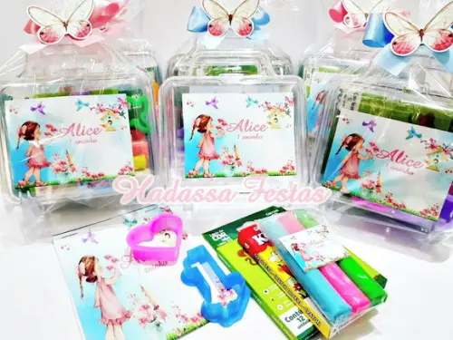Maleta com Kit para colorir e brincar tema Jardim Encantado