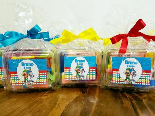 Maleta com Kit  e  para Colorir e Brincar tema Patati Patatá