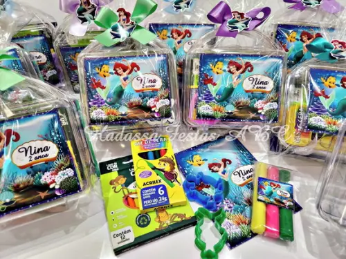 Maleta com Kit para Colorir e Brincar tema  Pequena Sereia