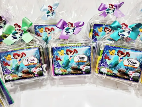 Maleta com Kit para Colorir e Brincar tema  Pequena Sereia