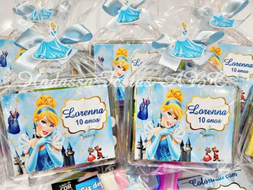 Maleta com Kit para Colorir e Brincar Tema Cinderela