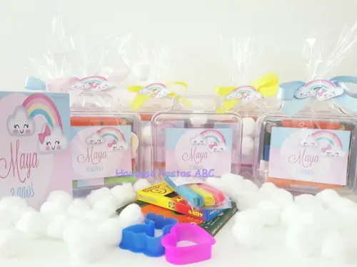 Maleta com Kit para Colorir  e Brincar Tema Chuva de Amor