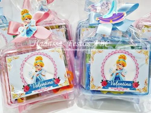 Maleta com Kit para Colorir e Brincar  Tema Cinderela