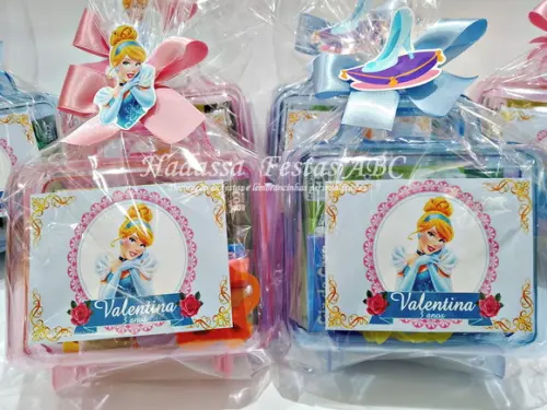 Maleta com Kit para Colorir e Brincar  Tema Cinderela
