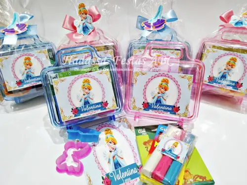 Maleta com Kit para Colorir e Brincar  Tema Cinderela