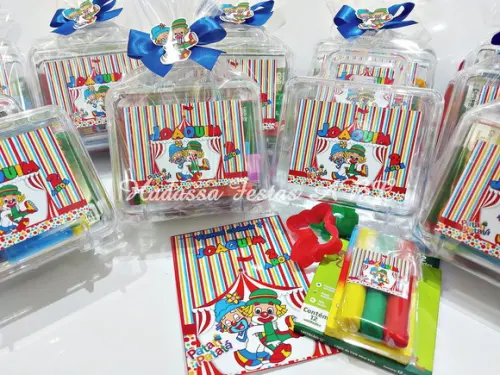 Maleta com Kit para Colorir e Brincar  Tema Circo