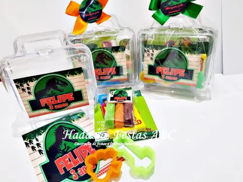 Maleta com Kit para Colorir  e Brincar Tema Dinossauros