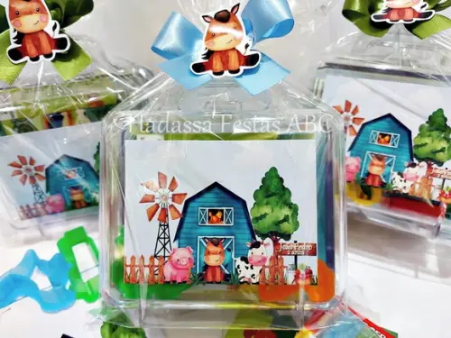 Maleta com Kit para Colorir e Brincar Tema Fazendinha