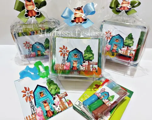 Maleta com Kit para Colorir e Brincar Tema Fazendinha