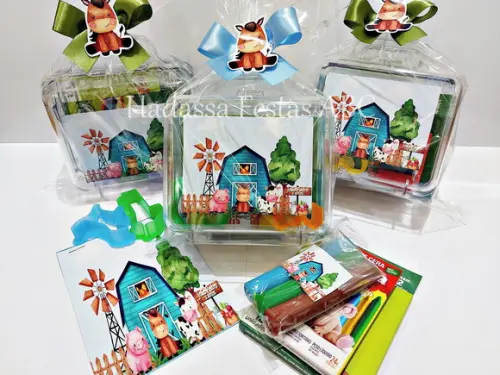Maleta com Kit para Colorir e Brincar Tema Fazendinha