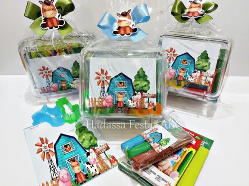 Maleta com Kit para Colorir e Brincar Tema Fazendinha