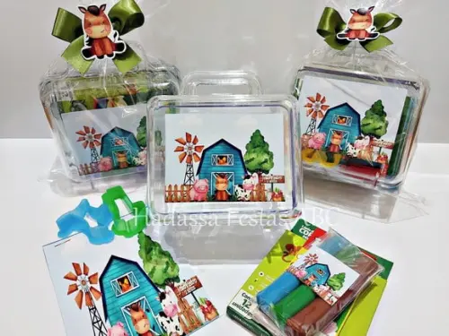 Maleta com Kit para Colorir e Brincar Tema Fazendinha