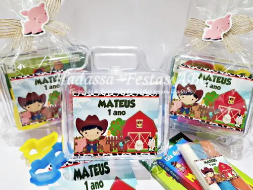 Maleta com Kit para Colorir  e Brincar Tema Fazendinha