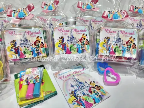 Maleta com Kit para Colorir Tema Princesas