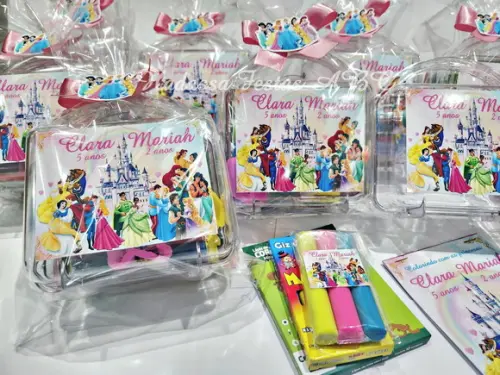 Maleta com Kit para Colorir Tema Princesas
