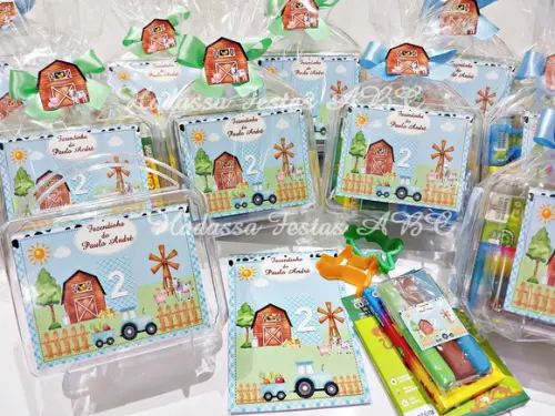 Maleta Personalizada com Kit para Colorir e Massinha