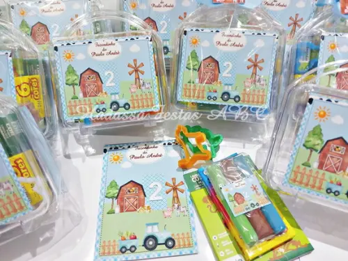Maleta Personalizada com Kit para Colorir e Massinha
