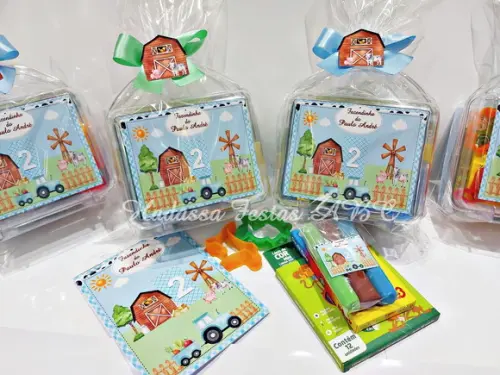 Maleta Personalizada com Kit para Colorir e Massinha