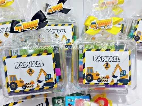Maleta Personalizada com Kit para Colorir Tema Construção