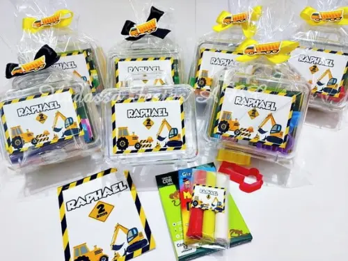 Maleta Personalizada com Kit para Colorir Tema Construção