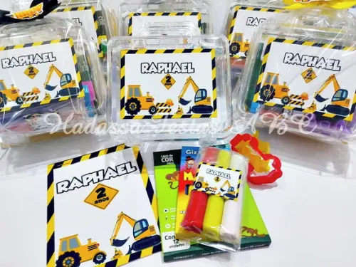 Maleta Personalizada com Kit para Colorir Tema Construção