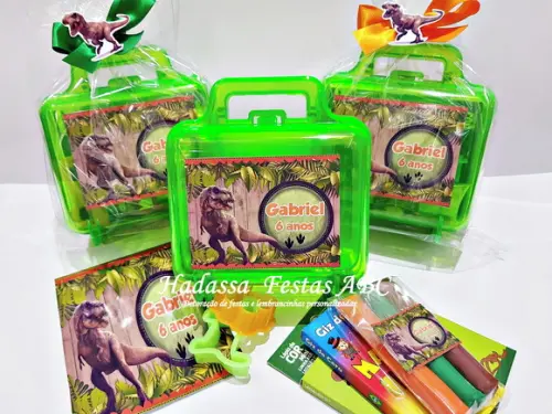 Maleta Personalizada com Kit para Colorir Tema Dinossauros