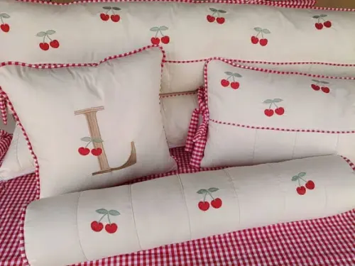 Kit Menina Cerejinha Padrão Americano Xadrez Vermelho.