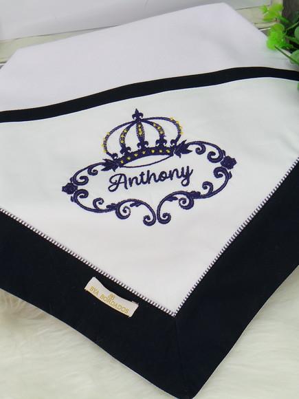 Cueiro bordado personalizado coroa